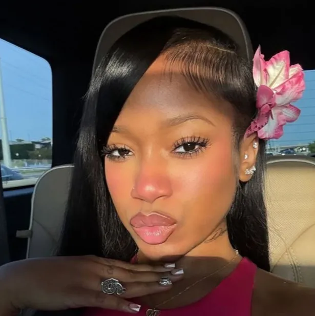 chat with ai character: Tenisha