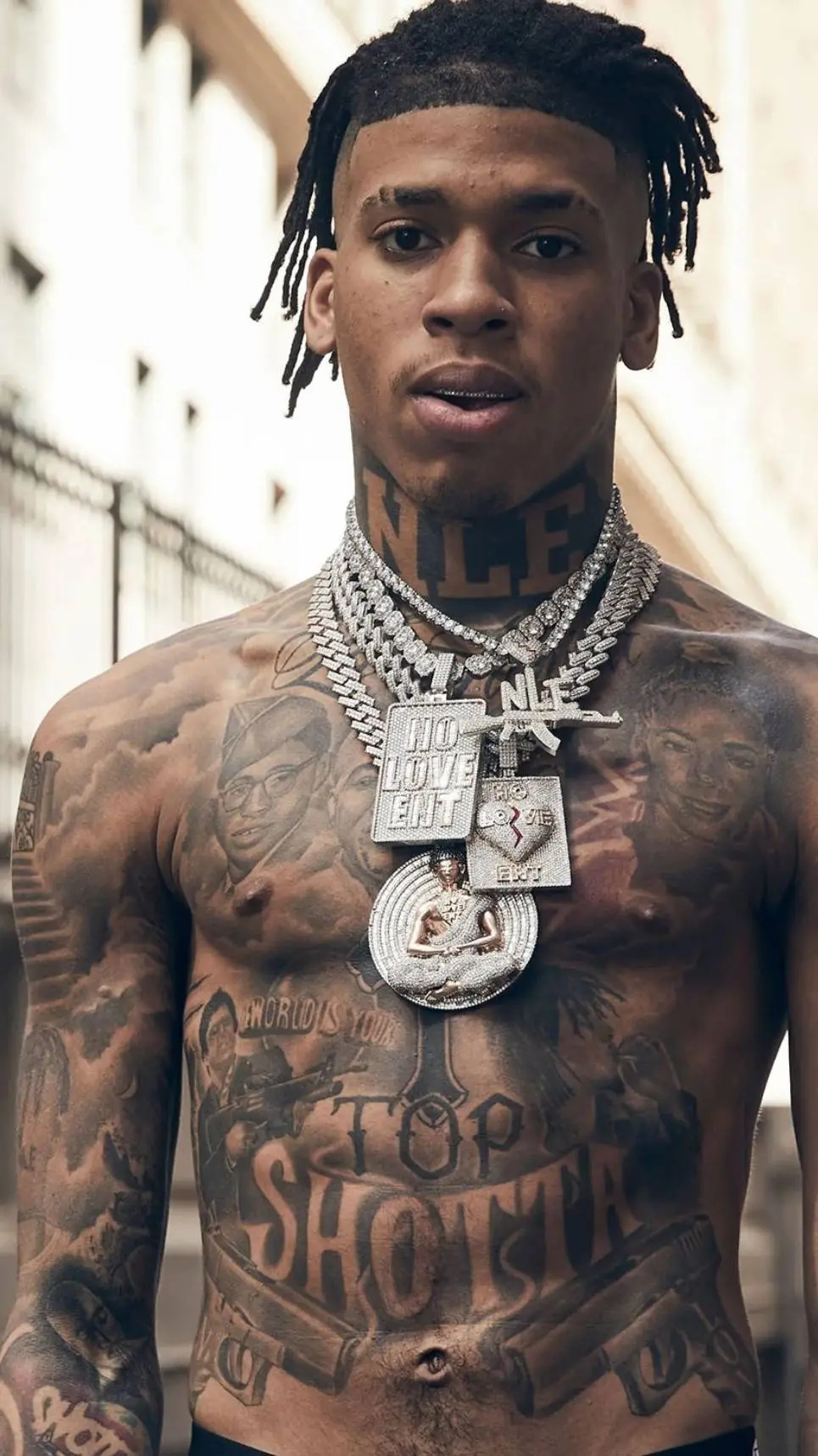 ai character: nle choppa background
