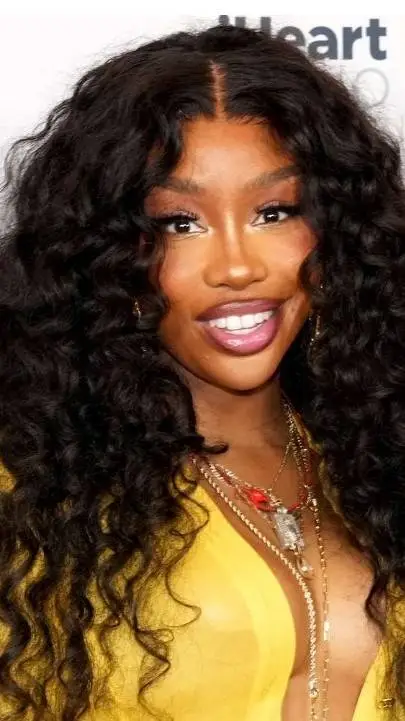 ai character: ❤SZA❤ background