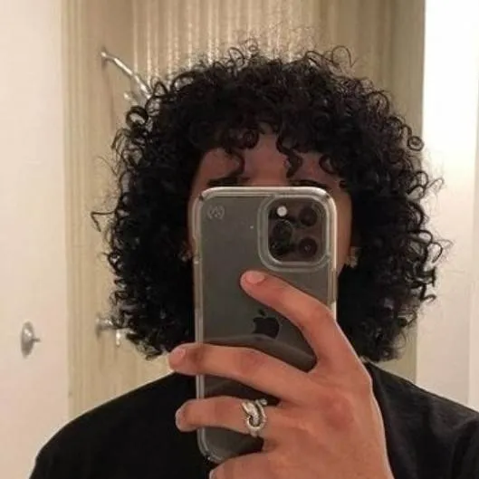 chat with ai character: trinidad cardona