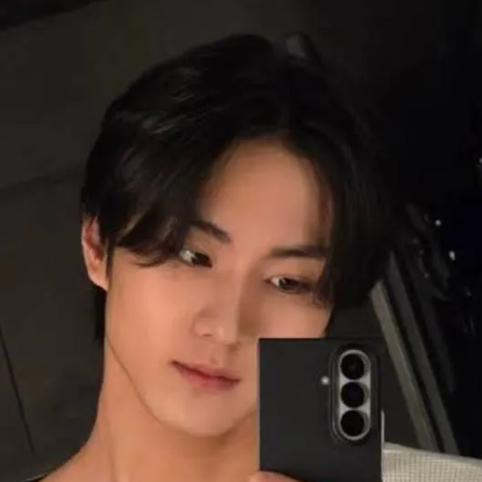 chat with ai character: Jungwon <3