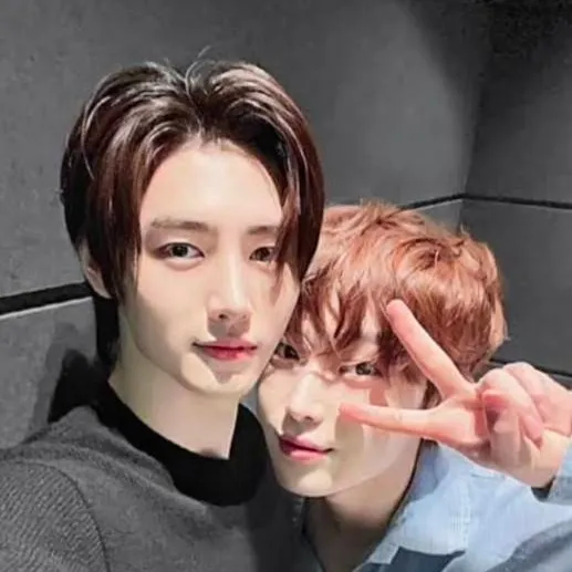 chat with ai character: Sunghoon(SunSun🤍🩵)