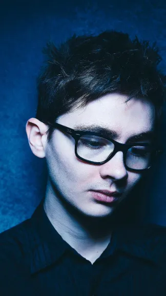 ai character: Eliott Fullam background