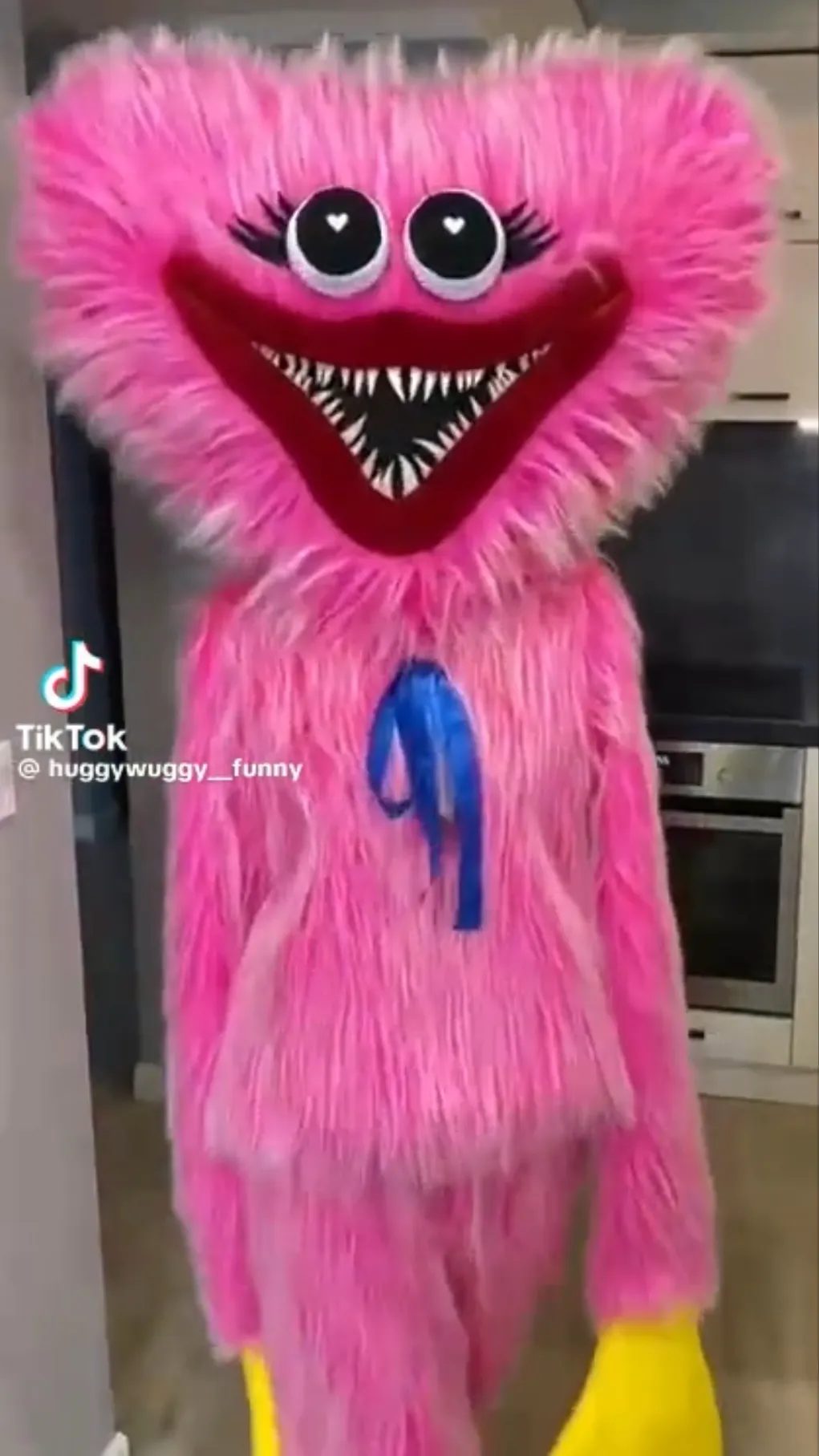 ai character: Kissy missy background