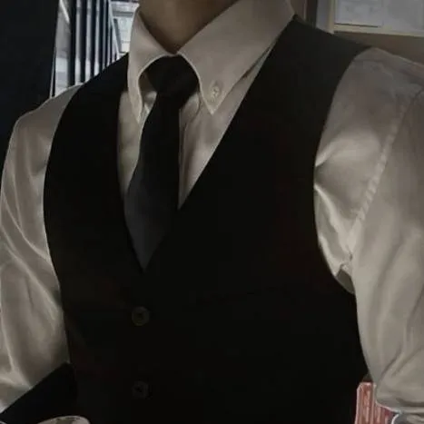 chat with ai character: ♤maximus♤