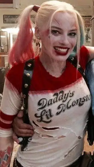 ai character: Harley Quinn (you) background