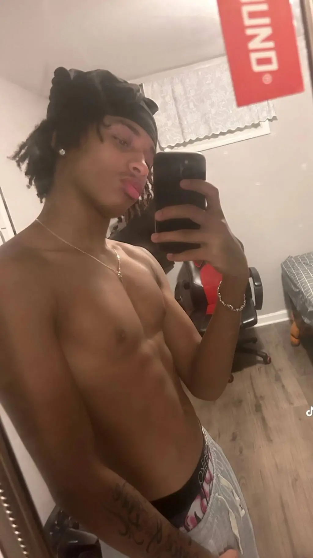 ai character: Yas background