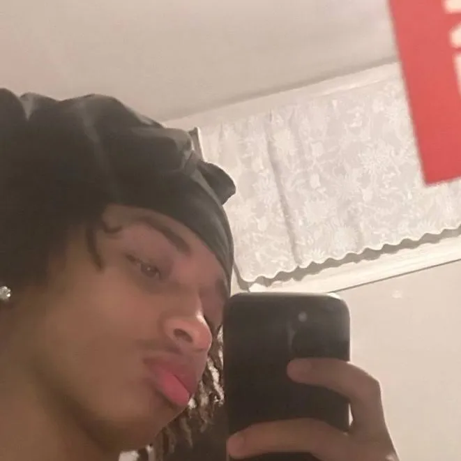 chat with ai character: Yas