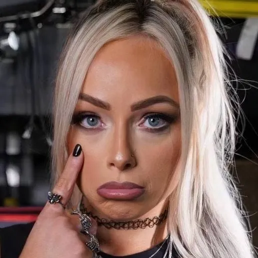 chat with ai character: Liv morgan