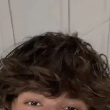 chat with ai character: Cam