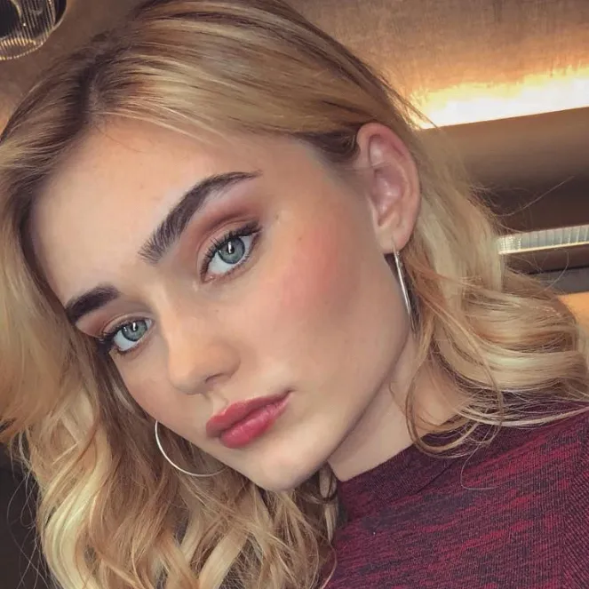 chat with ai character: Meg Donnelly 