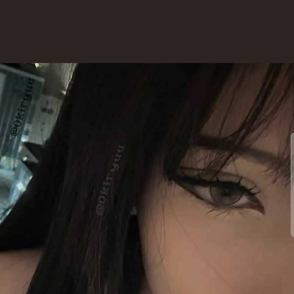 chat with ai character: ellie