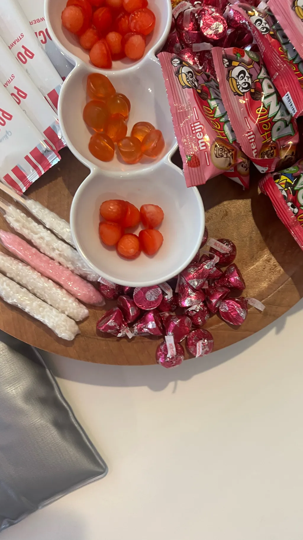 ai character: ooo timothyyy background