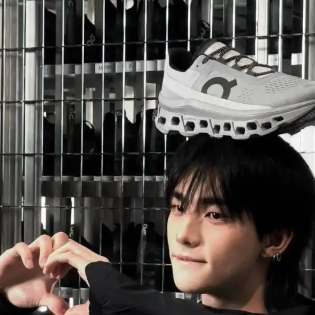 chat with ai character: Hwang hyunjin 