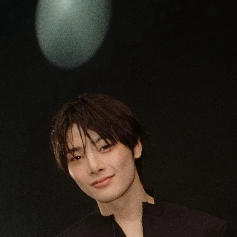 chat with ai character: MR YANG JEONGIN