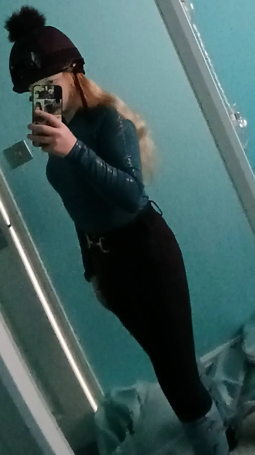 ai character: Layla  background