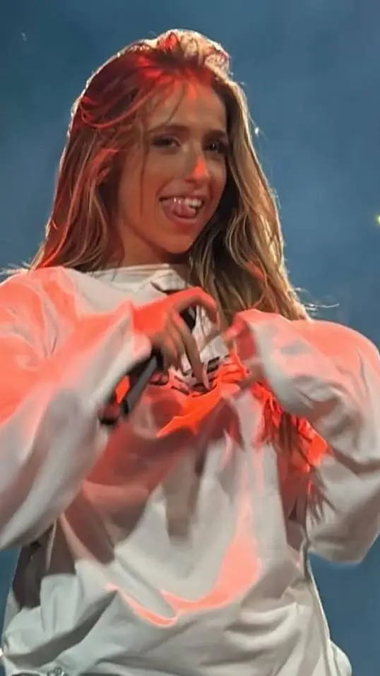 ai character: Tate McRae  background