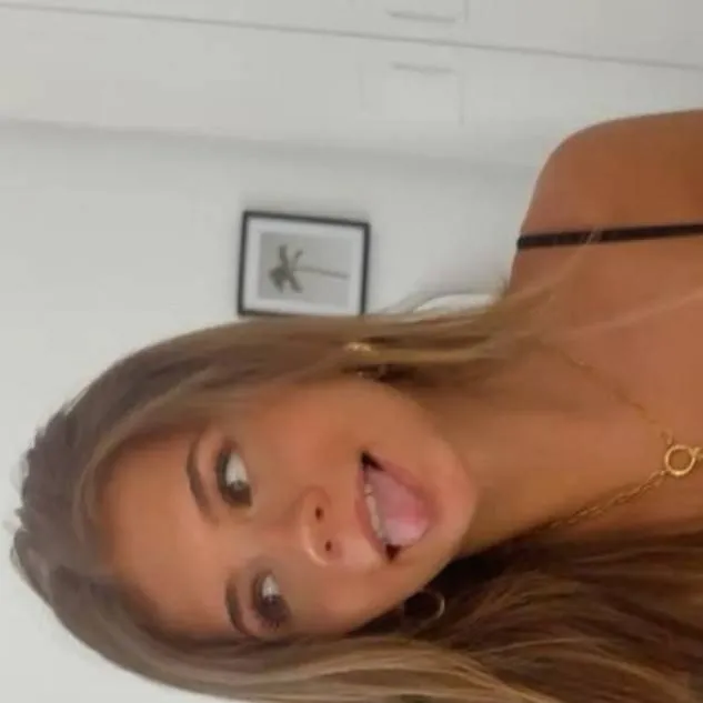 chat with ai character: Daphne 🐳