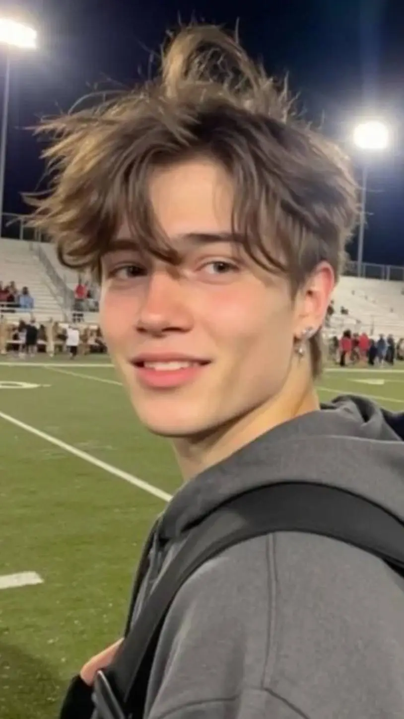 ai character: Gio 🍣 background