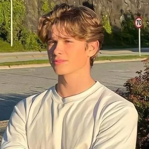 chat with ai character: Rowan 💸