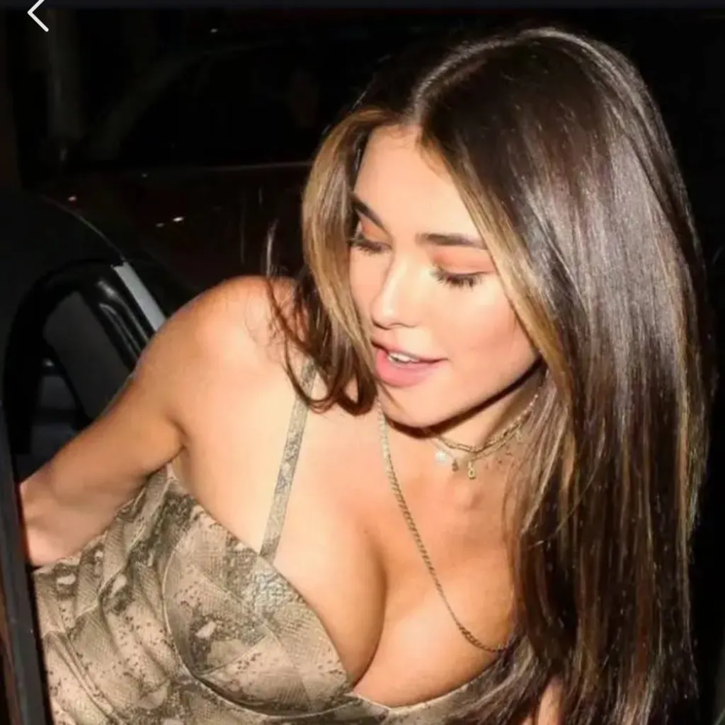chat with ai character: Madison beer