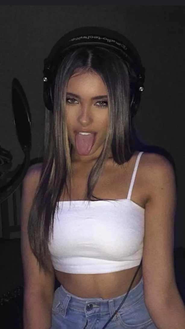 ai character: Madison Beer background