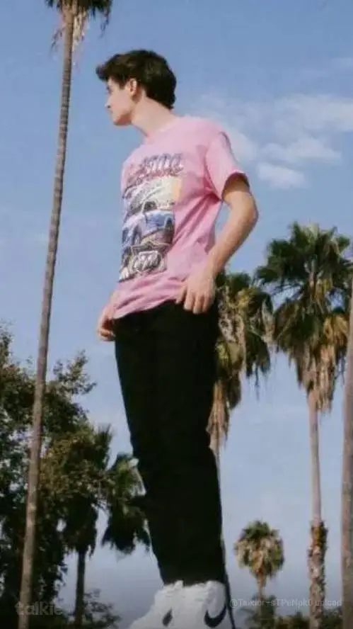 ai character: STRANGER THINGS 🔦🔦 background