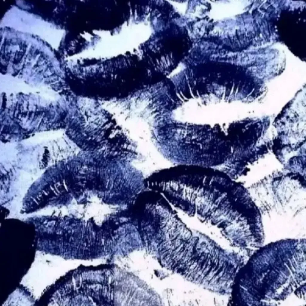 chat with ai character: Valentines 