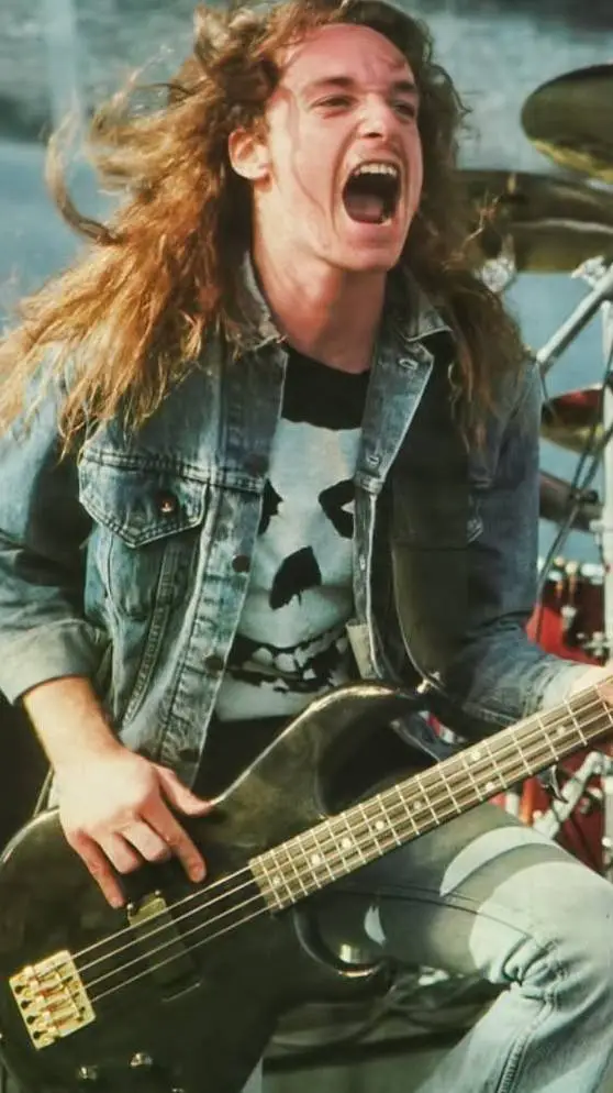 ai character: Cliff Burton  background