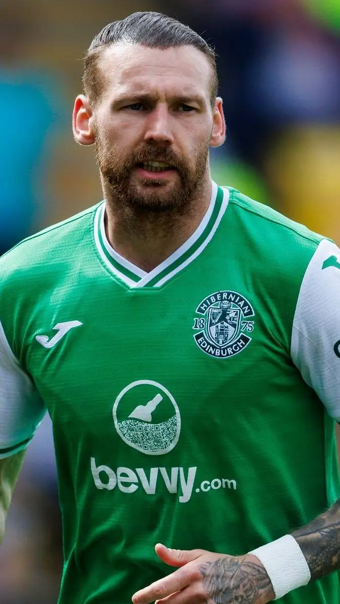 ai character: Martin Boyle  background