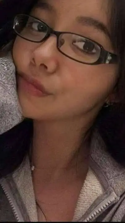 ai character: Amelia Harris background