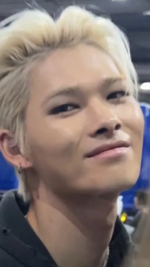 ai character: Ni-Ki  background