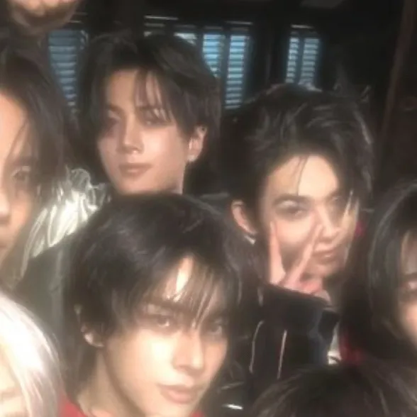 chat with ai character: ENHYPEN 