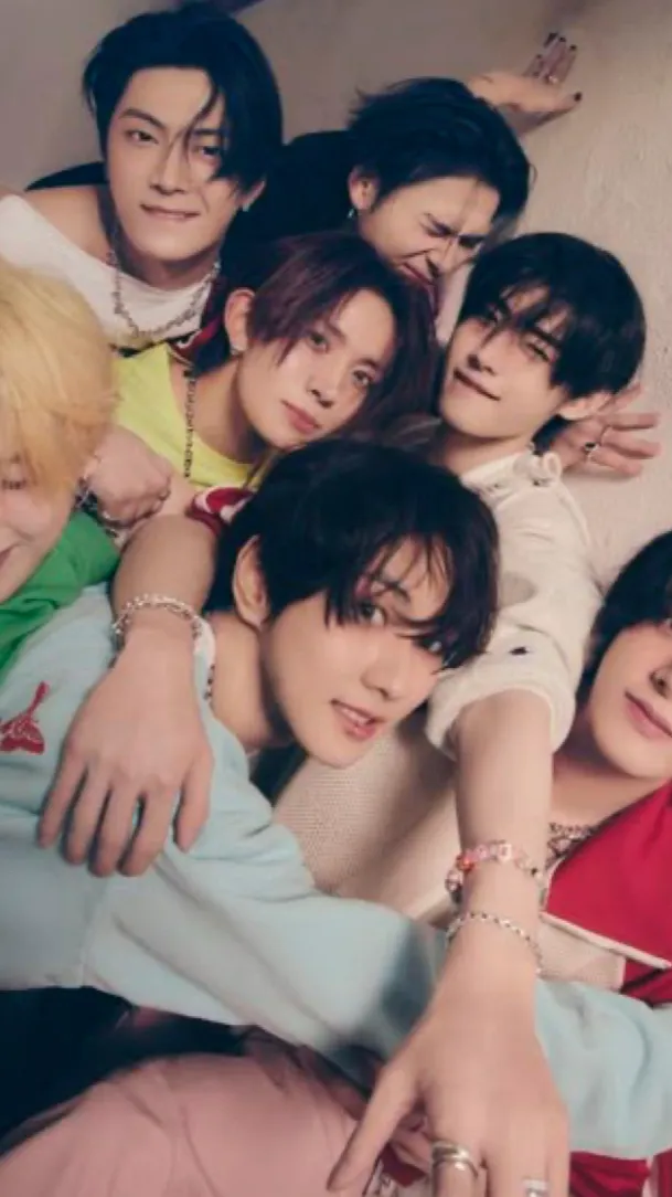 ai character: ENHYPEN 𓍯𓂃  background