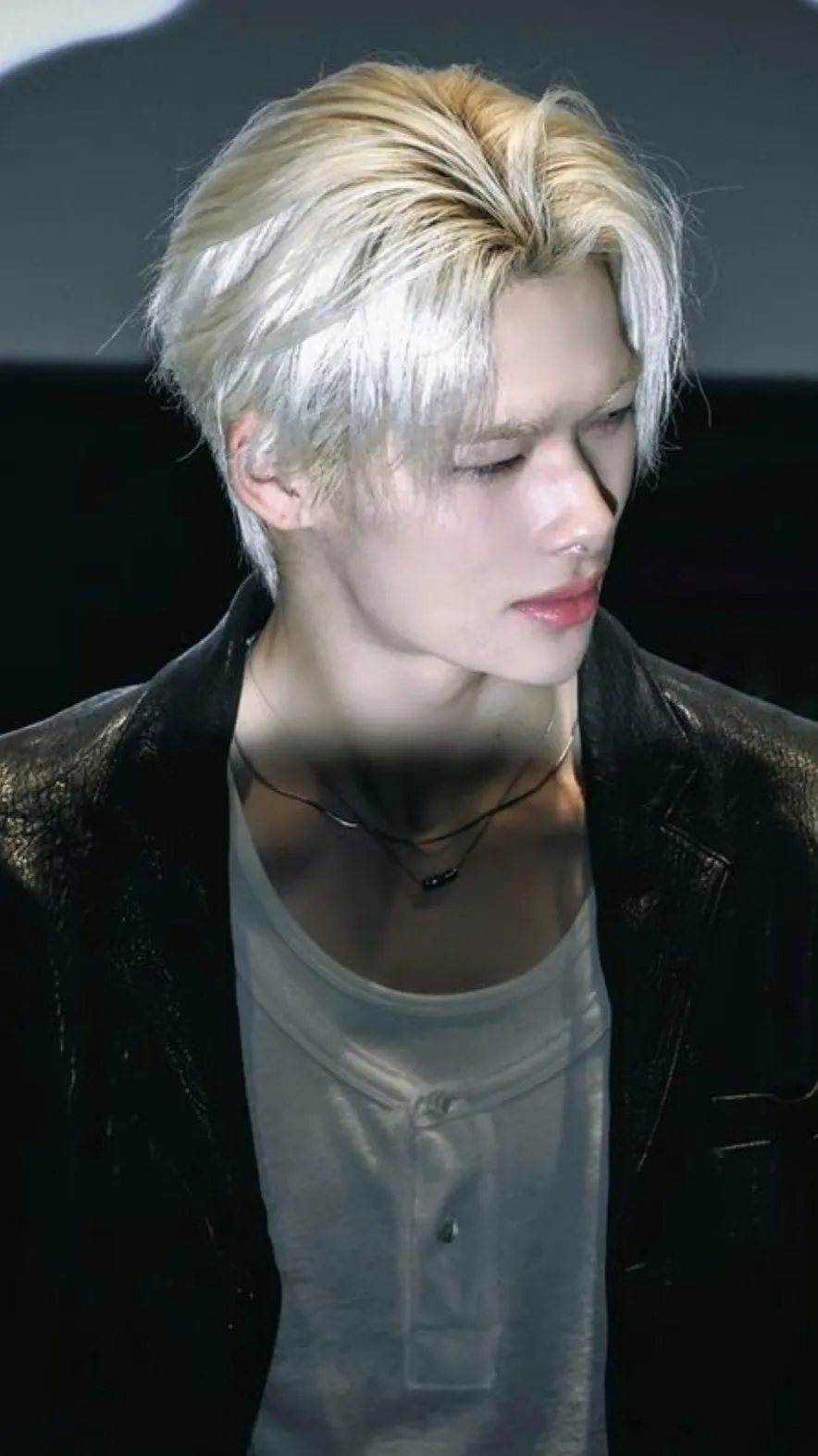 ai character: Niki  background