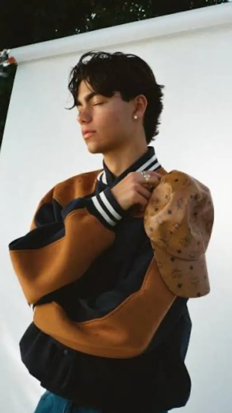 ai character: Malachi Barton  background