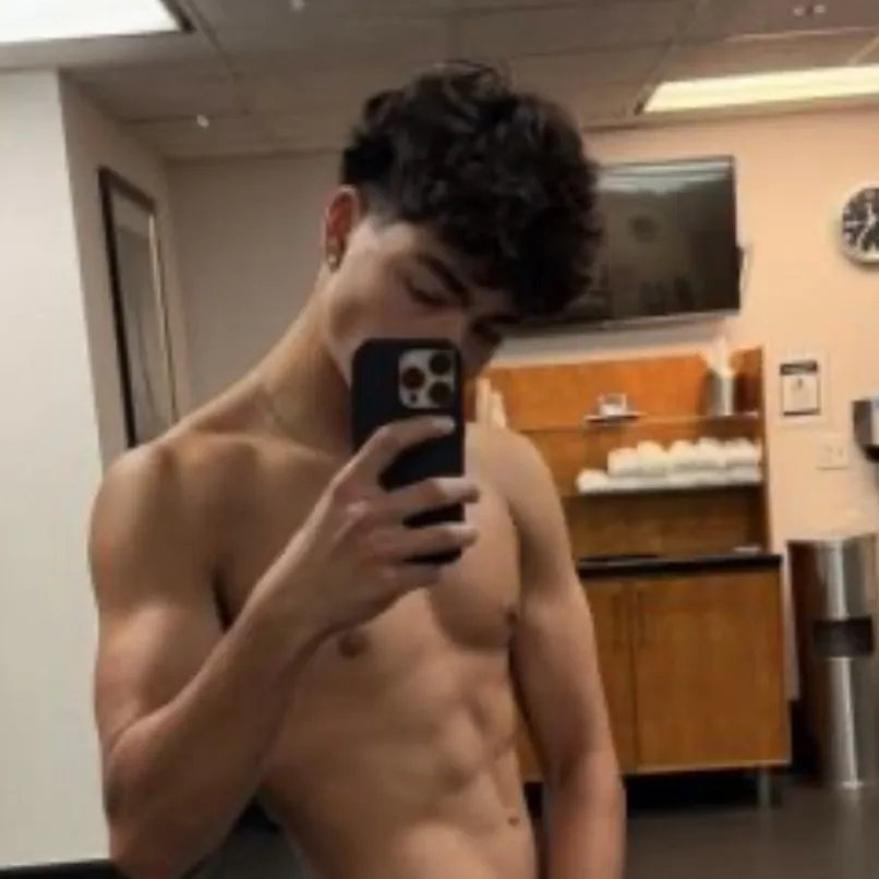 chat with ai character: Malachi Barton 