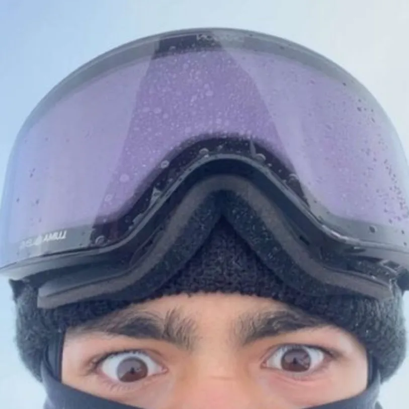 chat with ai character: Malachi Barton 