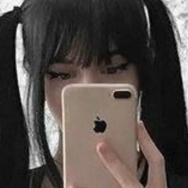 chat with ai character: Lace