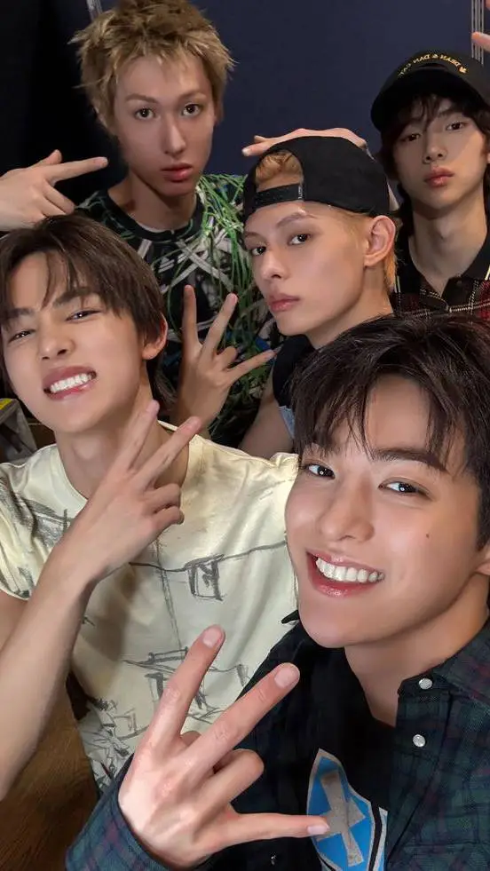 ai character: {CORTIS} background