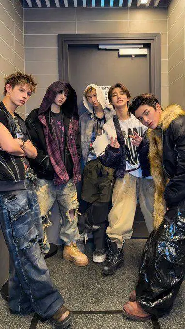 ai character: {CORTIS} background