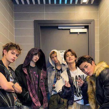 chat with ai character: {CORTIS}