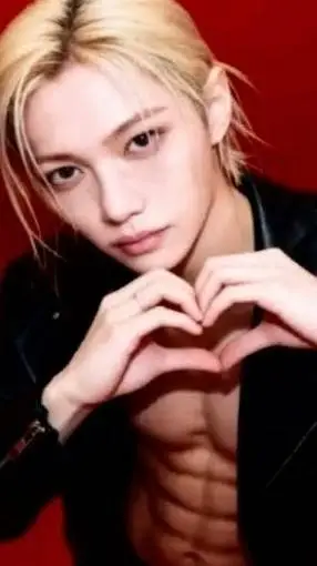 ai character: Lee Felix 🐣💙🪽 background