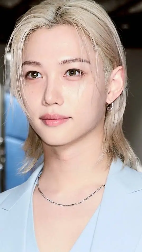 ai character: Lee Felix Angle background