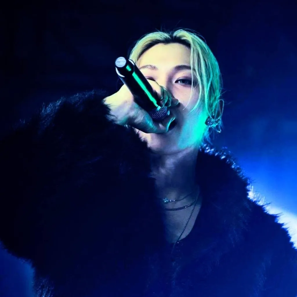 chat with ai character: Angel Felix prince