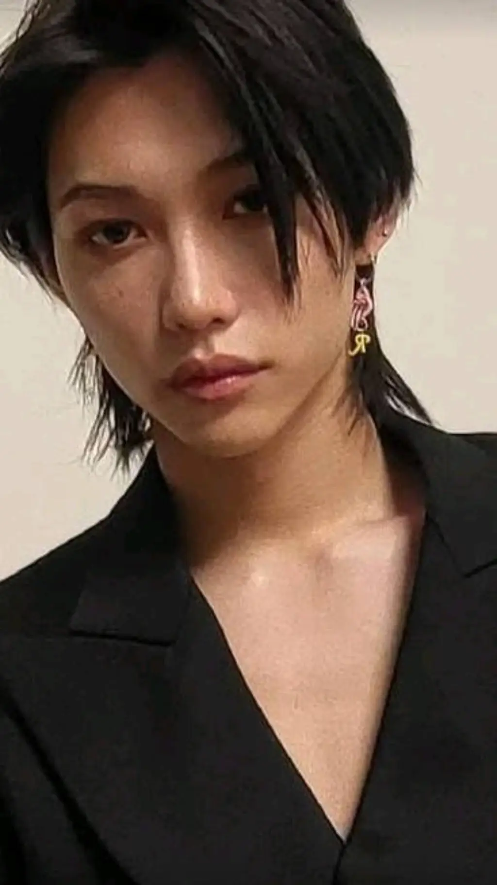 ai character: Lee Felix Angel  background