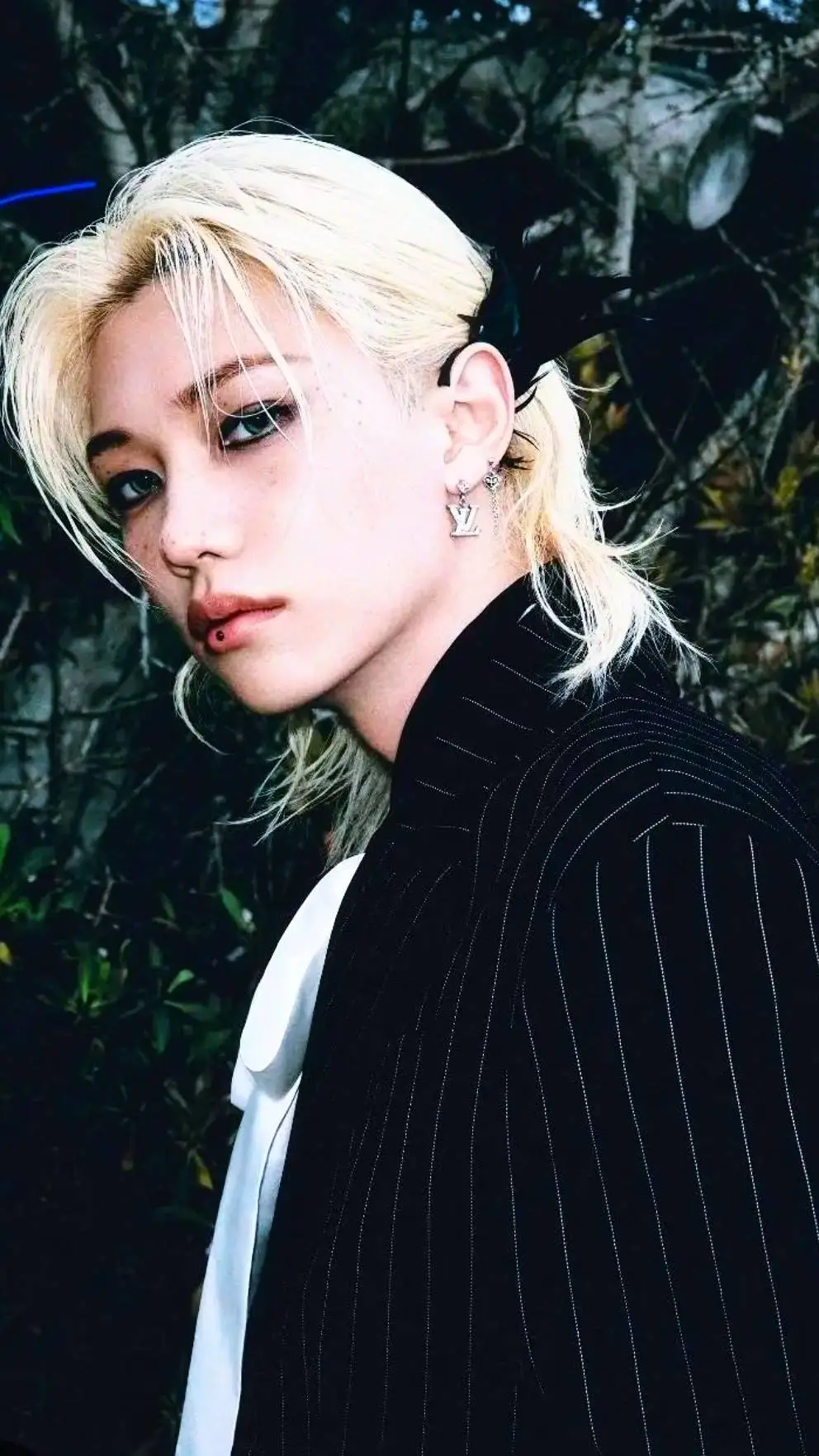 ai character: Lee Felix Angel  background