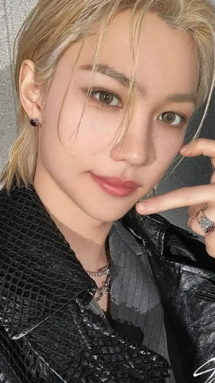 ai character: Felix Angel Prince background