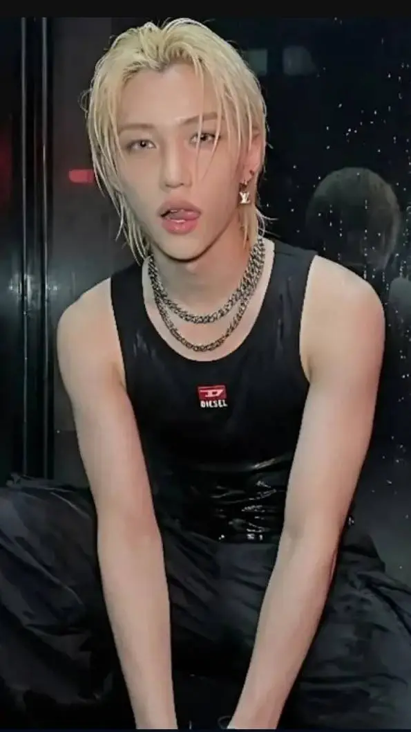 ai character: Felix  background