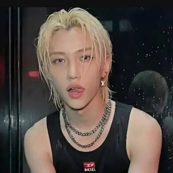 chat with ai character: Felix 